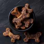Biscuits pour chien faits maison avec Snacks Sanalio – friandises bio dorées et croustillantes
